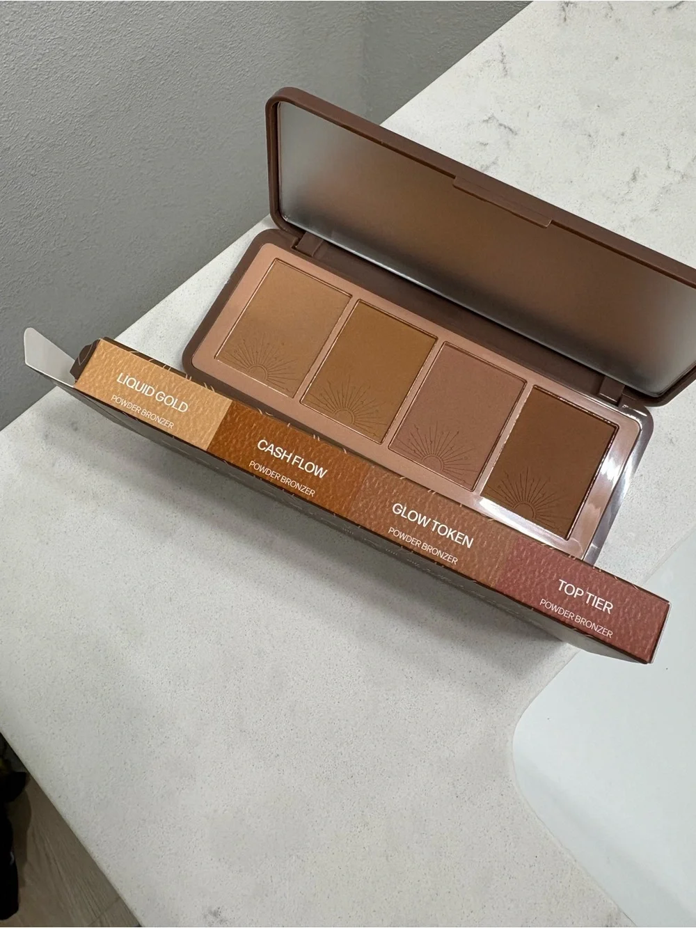 Hot Commodity Bronzer Palette — New